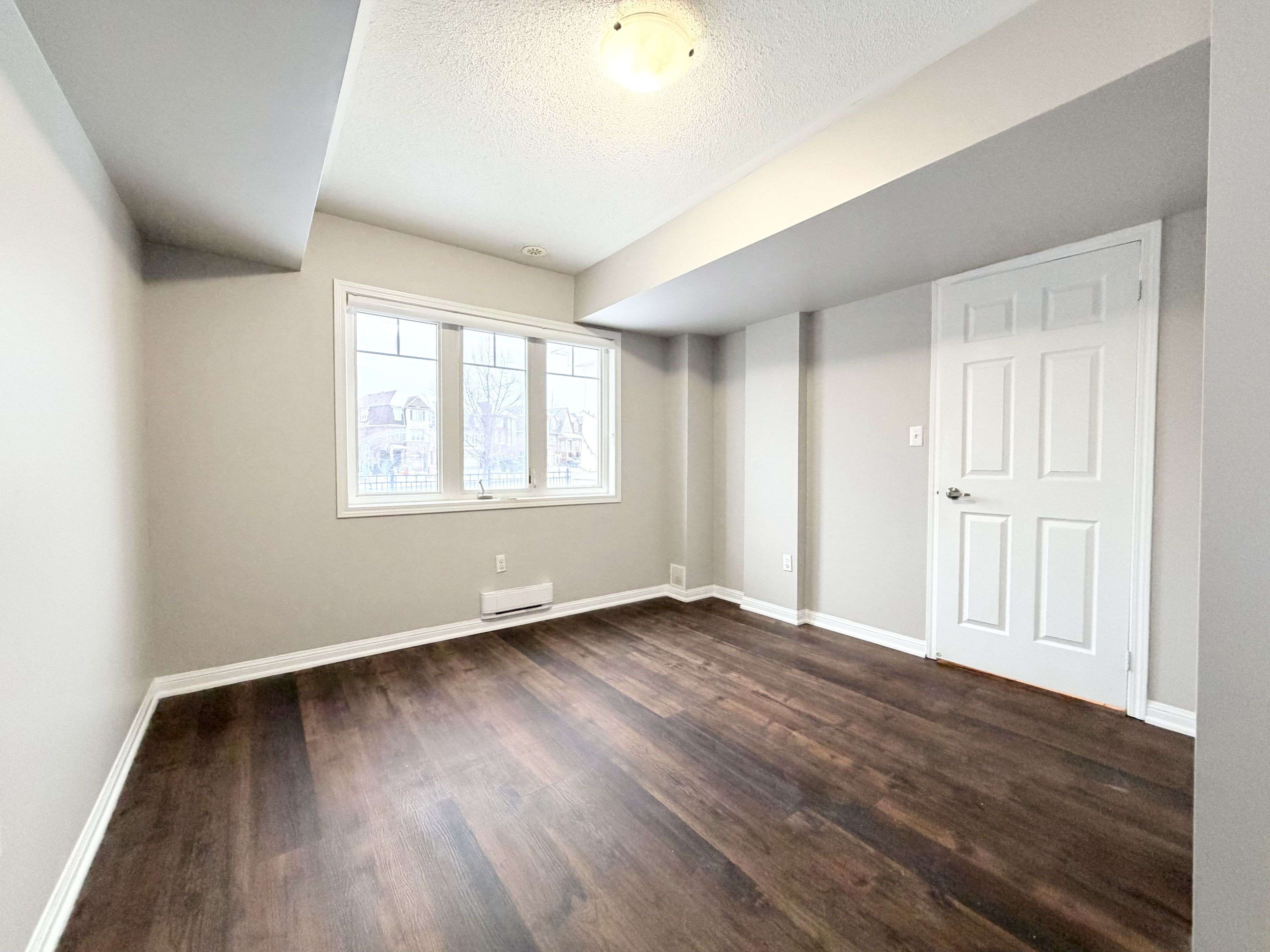 Brampton, ON L7A 0S7,16 Saunter CT