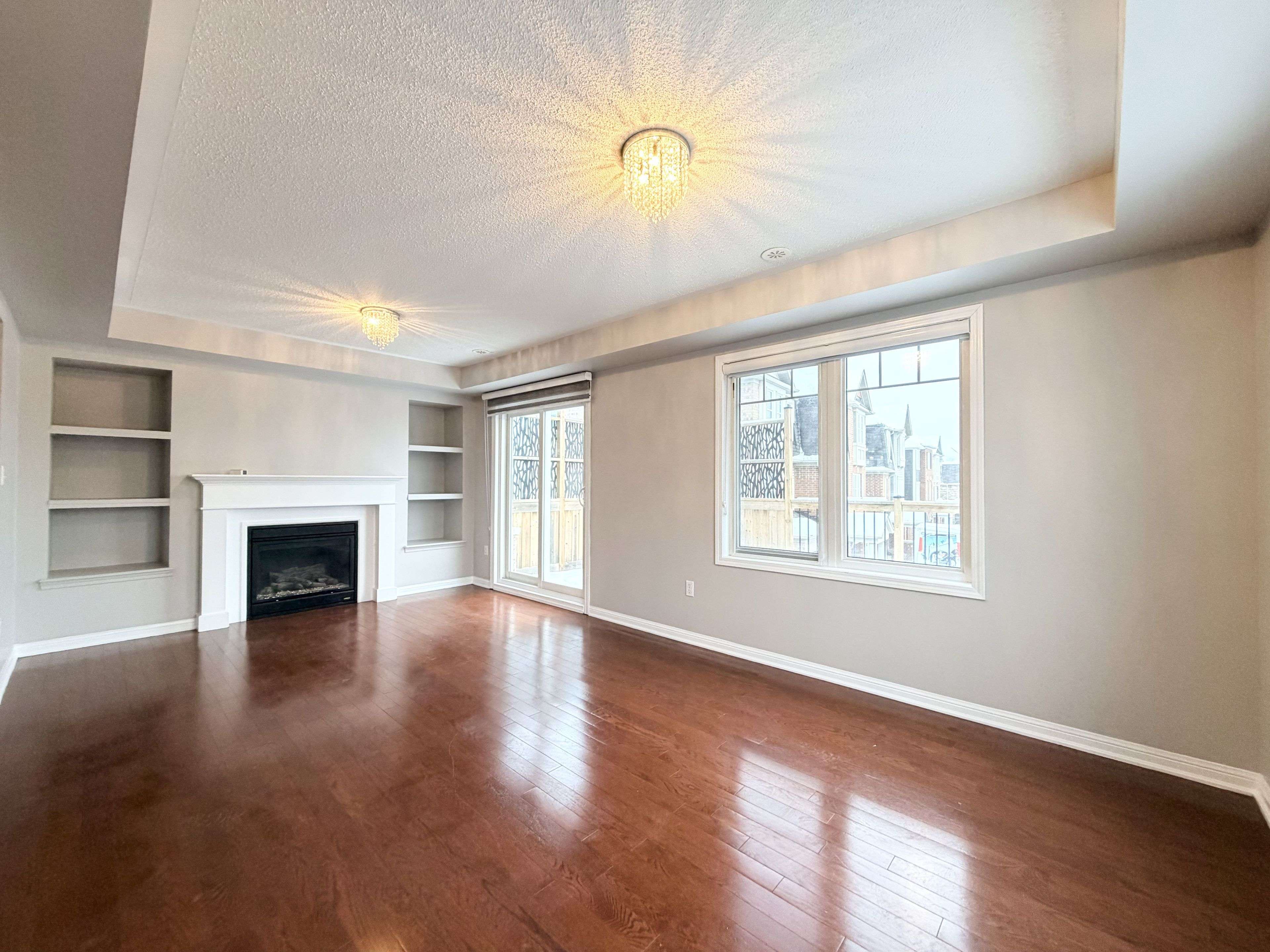 Brampton, ON L7A 0S7,16 Saunter CT