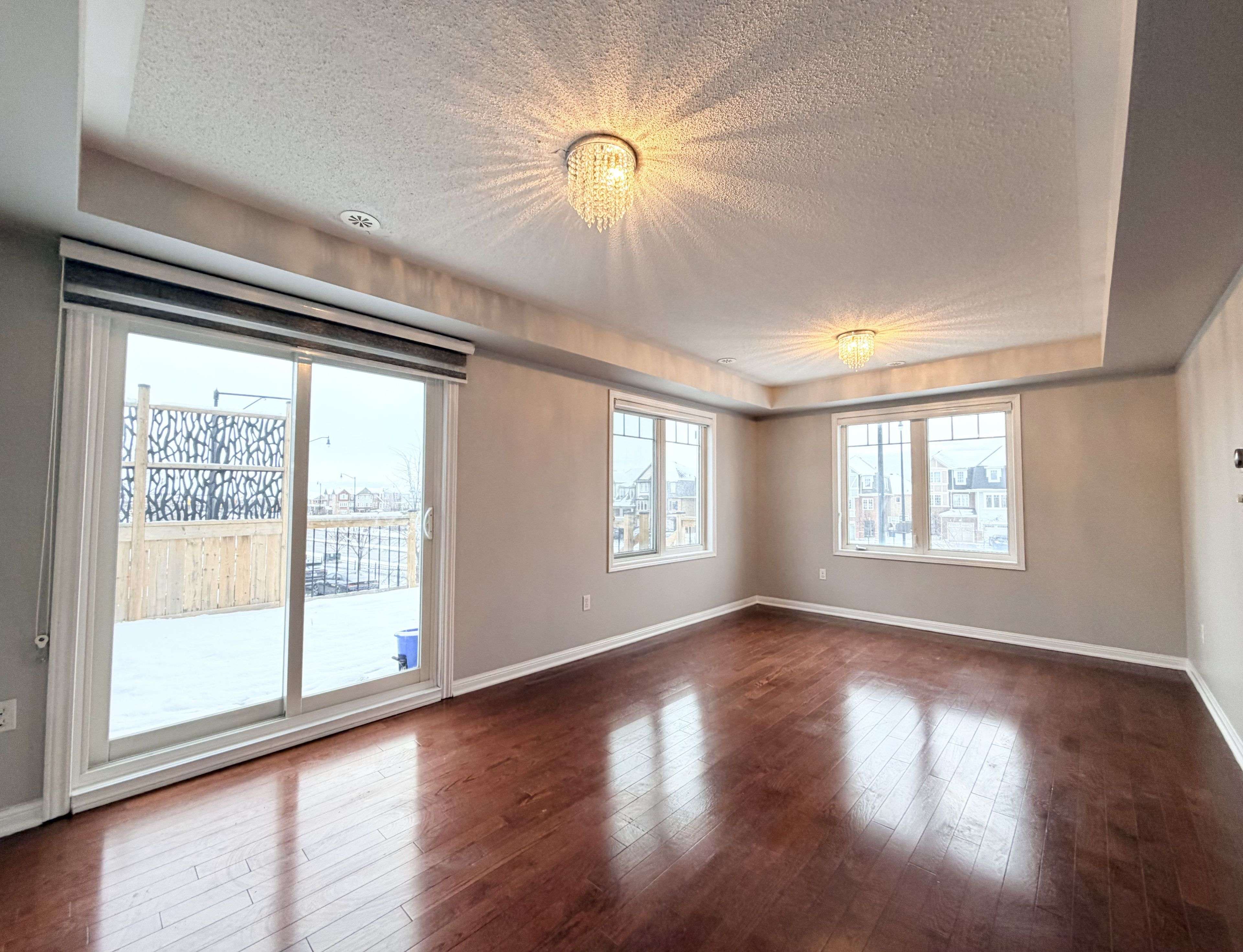 Brampton, ON L7A 0S7,16 Saunter CT