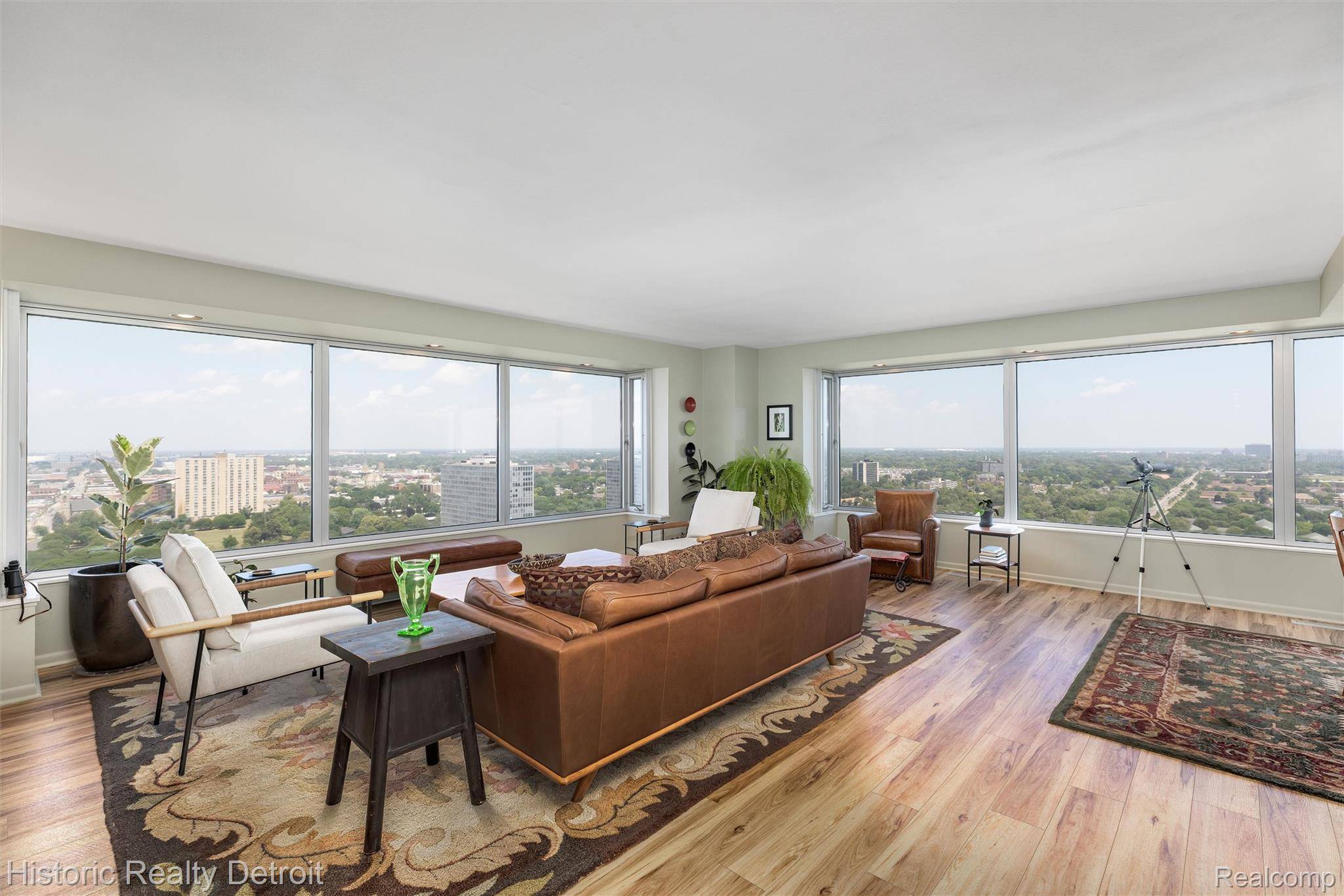 Detroit, MI 48207,1300 E Lafayette #2407