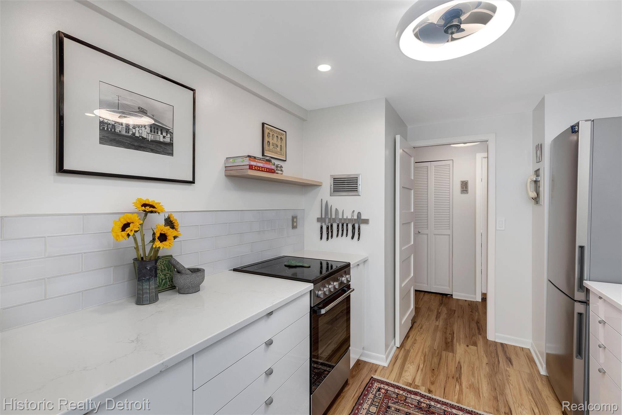 Detroit, MI 48207,1300 E Lafayette #2407