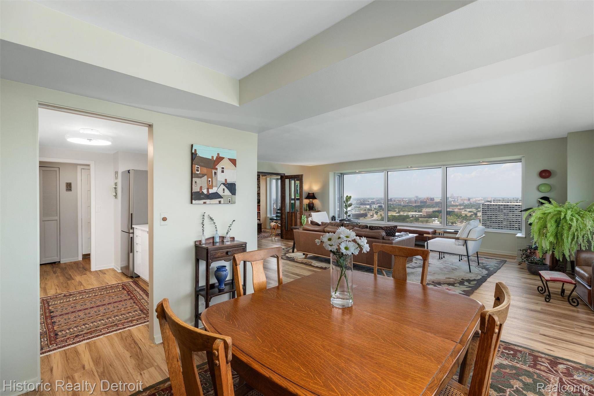 Detroit, MI 48207,1300 E Lafayette #2407