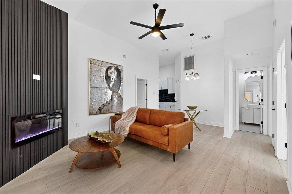 Desoto, TX 75115,455 Chestnut Lane