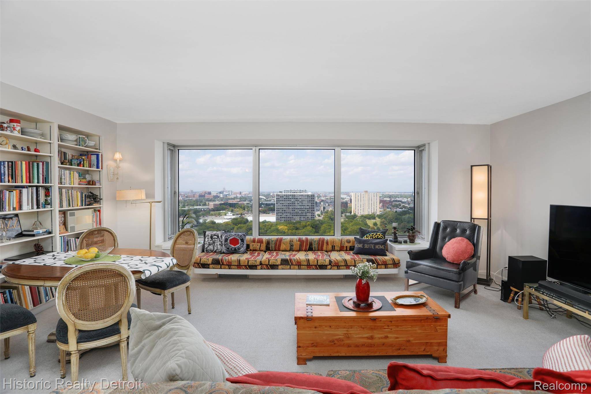 Detroit, MI 48207,1300 E Lafayette ST #2211