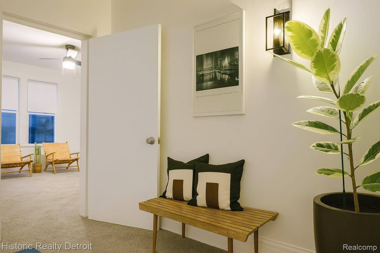 Detroit, MI 48213,5095 Van Dyke ST