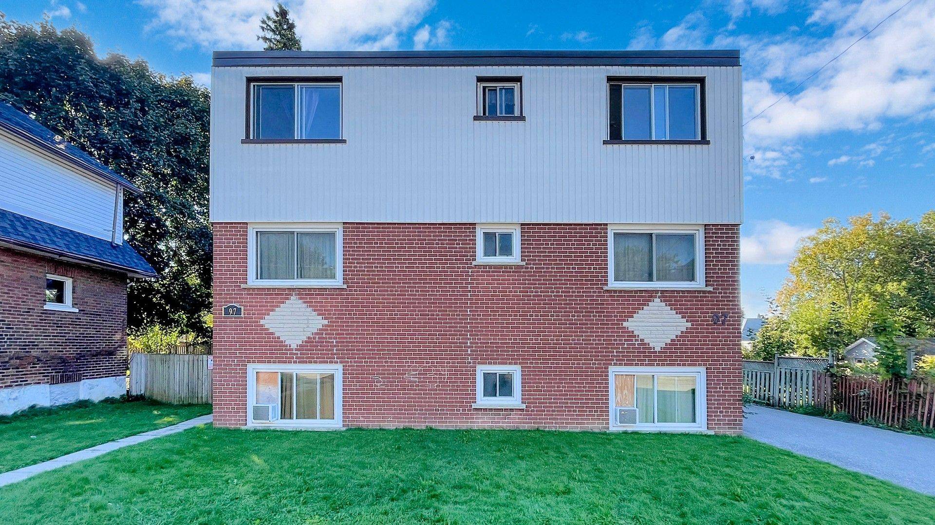 Oshawa, ON L1G 1S5,97 Elgin ST W #6