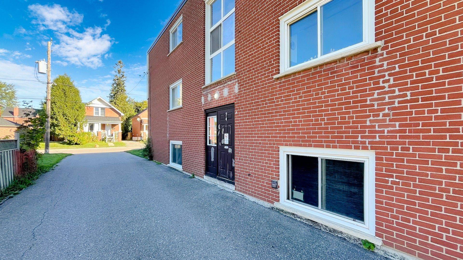 Oshawa, ON L1G 1S5,97 Elgin ST W #6