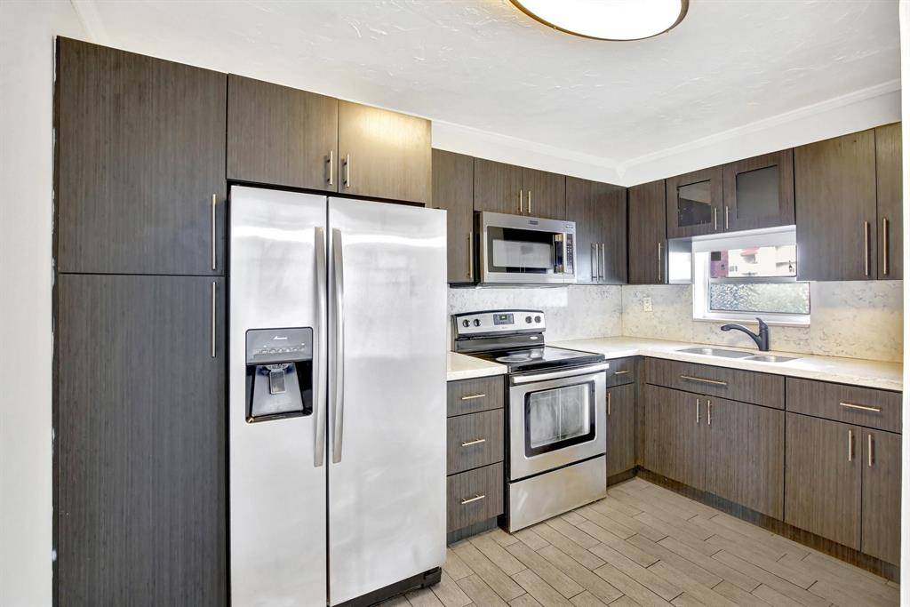 Pembroke Pines, FL 33025,9400 N Hollybrook Lake Dr #105