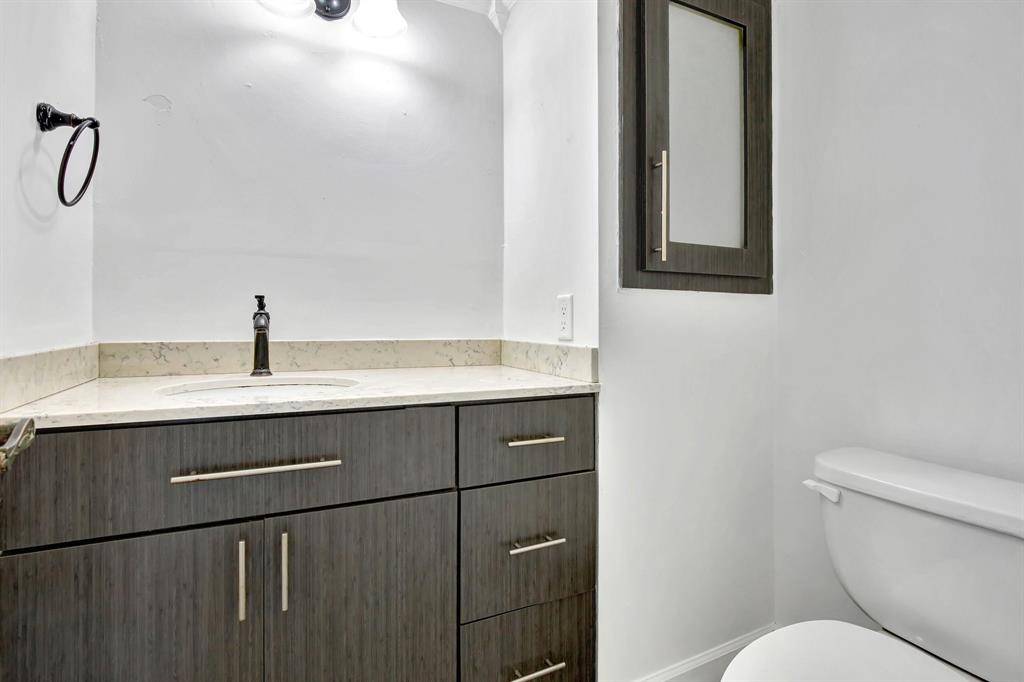 Pembroke Pines, FL 33025,9400 N Hollybrook Lake Dr #105