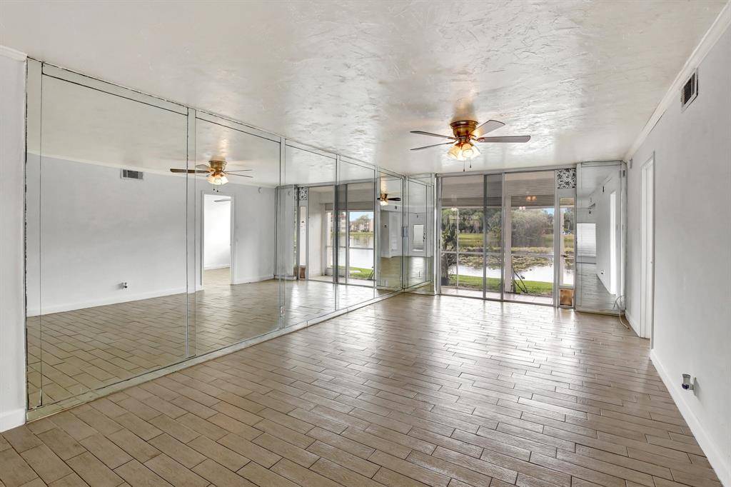 Pembroke Pines, FL 33025,9400 N Hollybrook Lake Dr #105