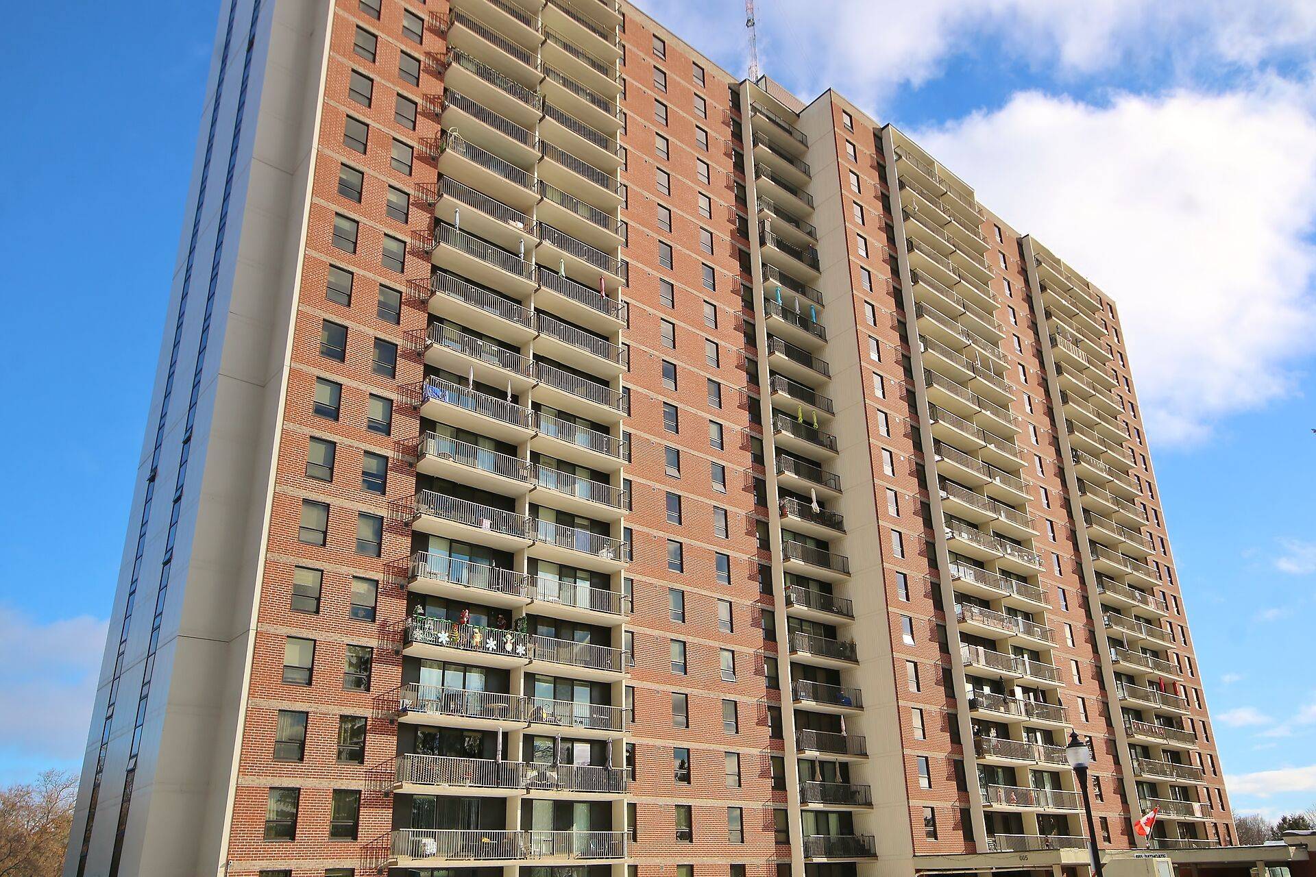 Overbrook - Castleheights And Area, ON K1K 3Y4,665 Bathgate DR #1001