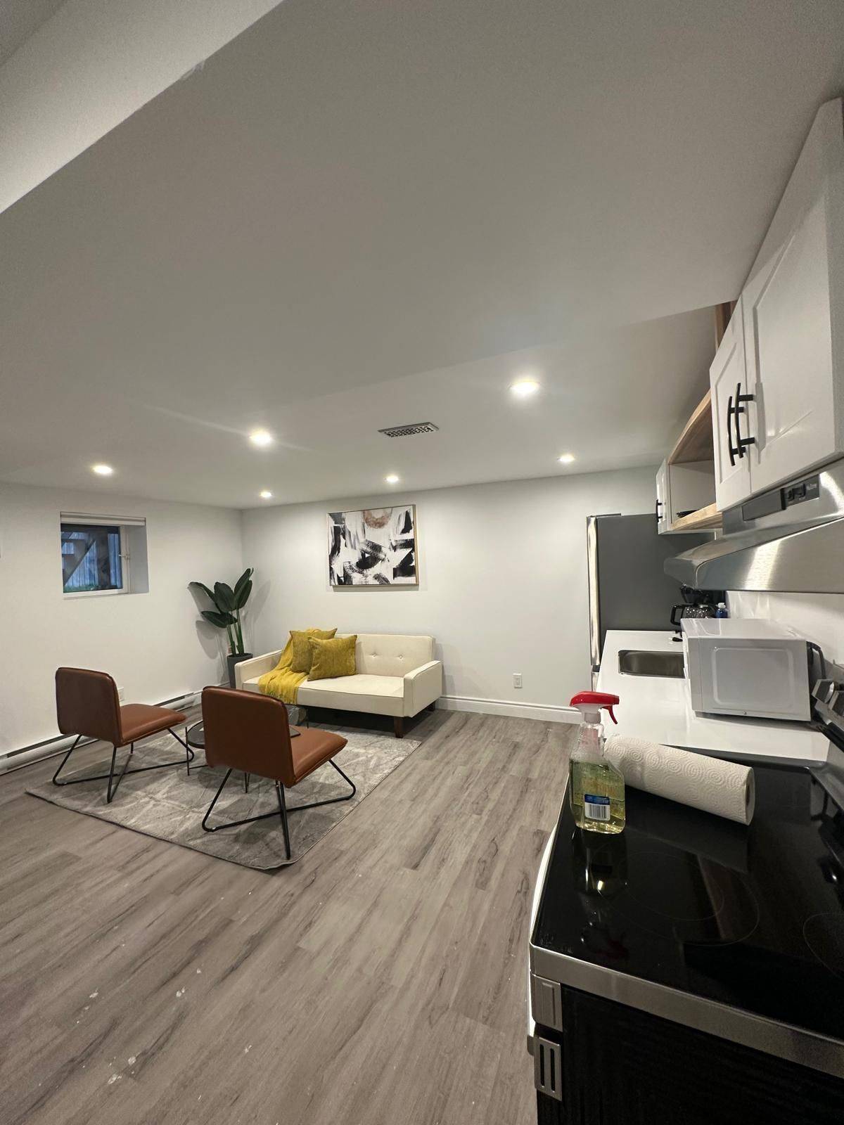 Hamilton, ON L8N 2R1,66 Wellington ST S #lower