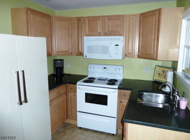 Hope Twp., NJ 07844,2 Hickory St