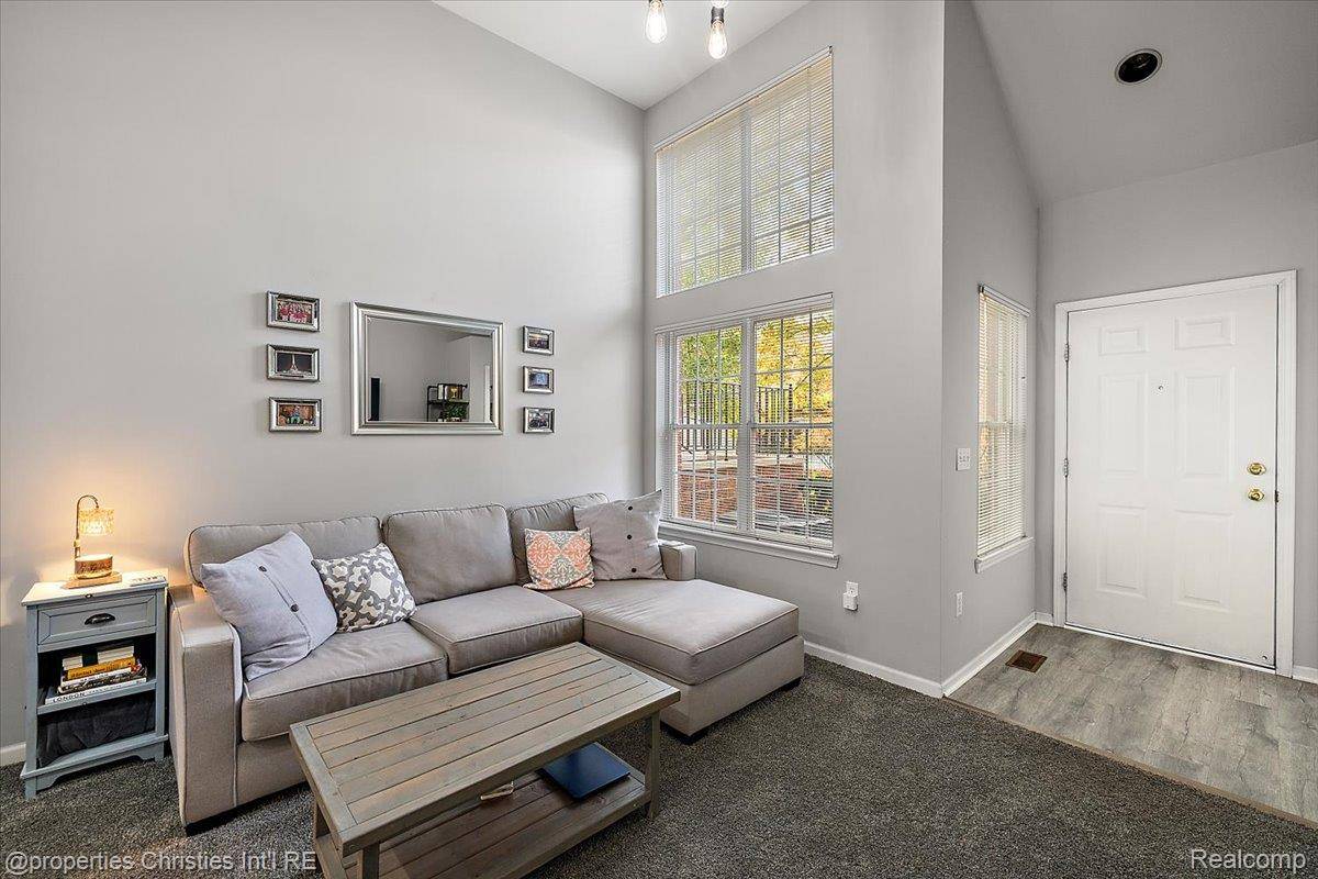 Royal Oak, MI 48067,1510 Maryland Club DR