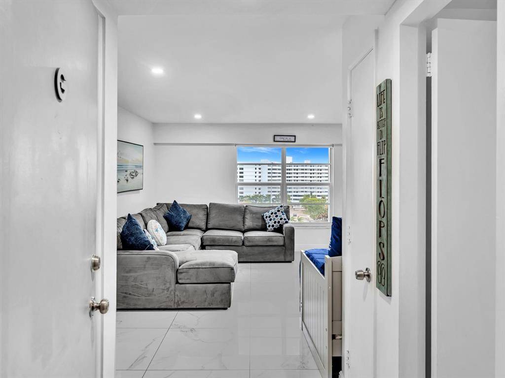 Fort Lauderdale, FL 33308,5100 Dupont Blvd #8G