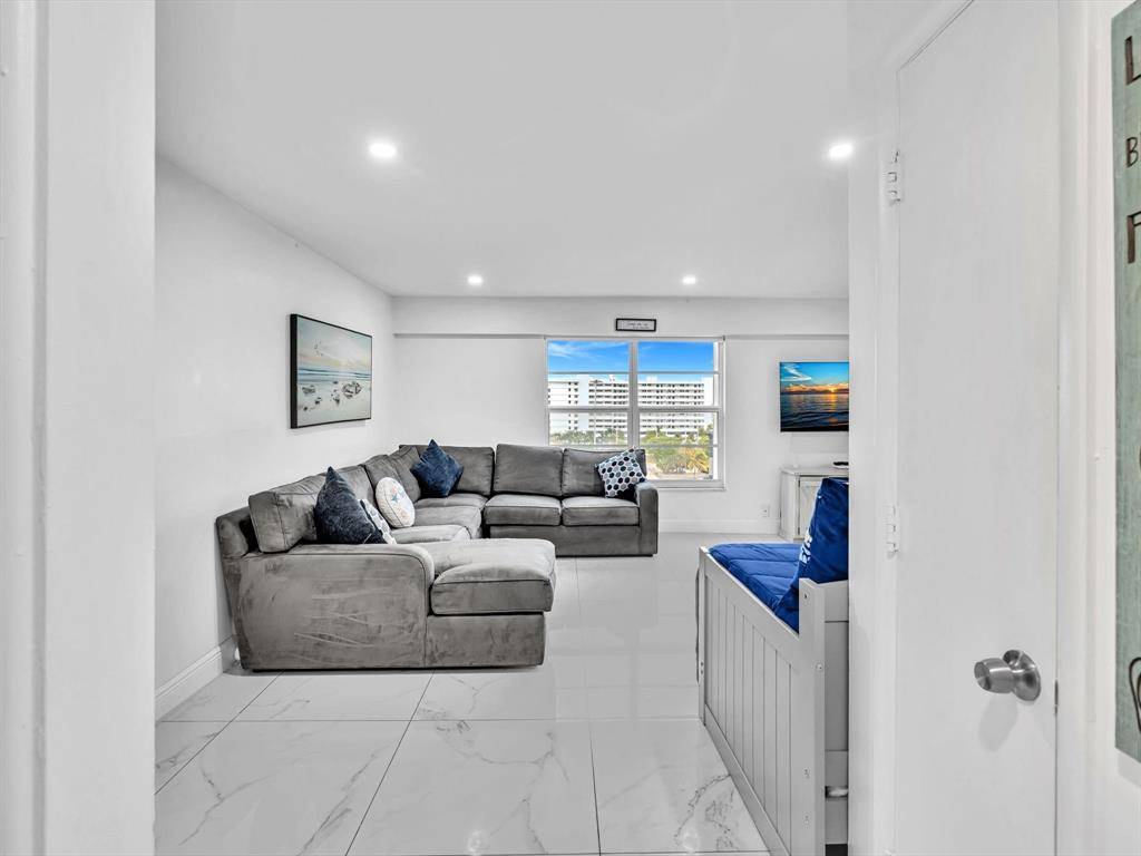 Fort Lauderdale, FL 33308,5100 Dupont Blvd #8G