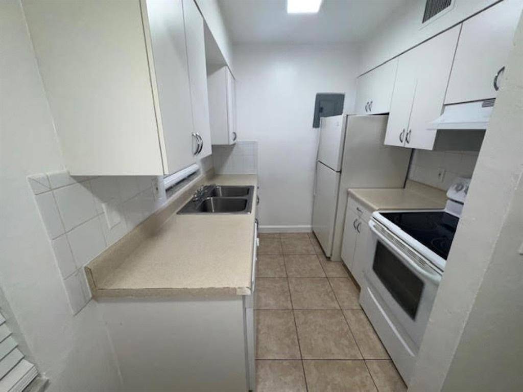 Fort Lauderdale, FL 33315,75 SW 10th St #104