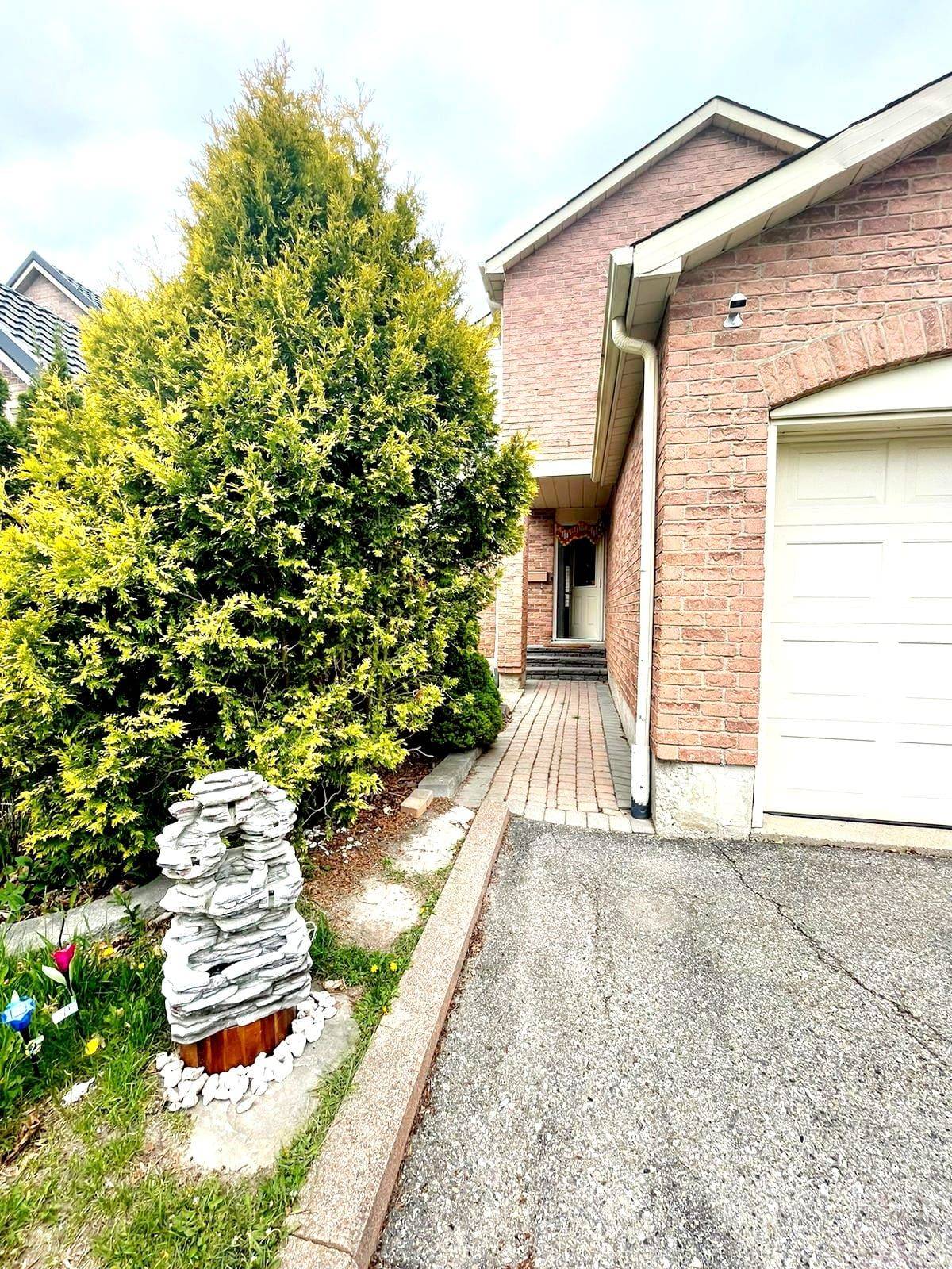 Mississauga, ON L5N 5C3,7275 Corrine CRES