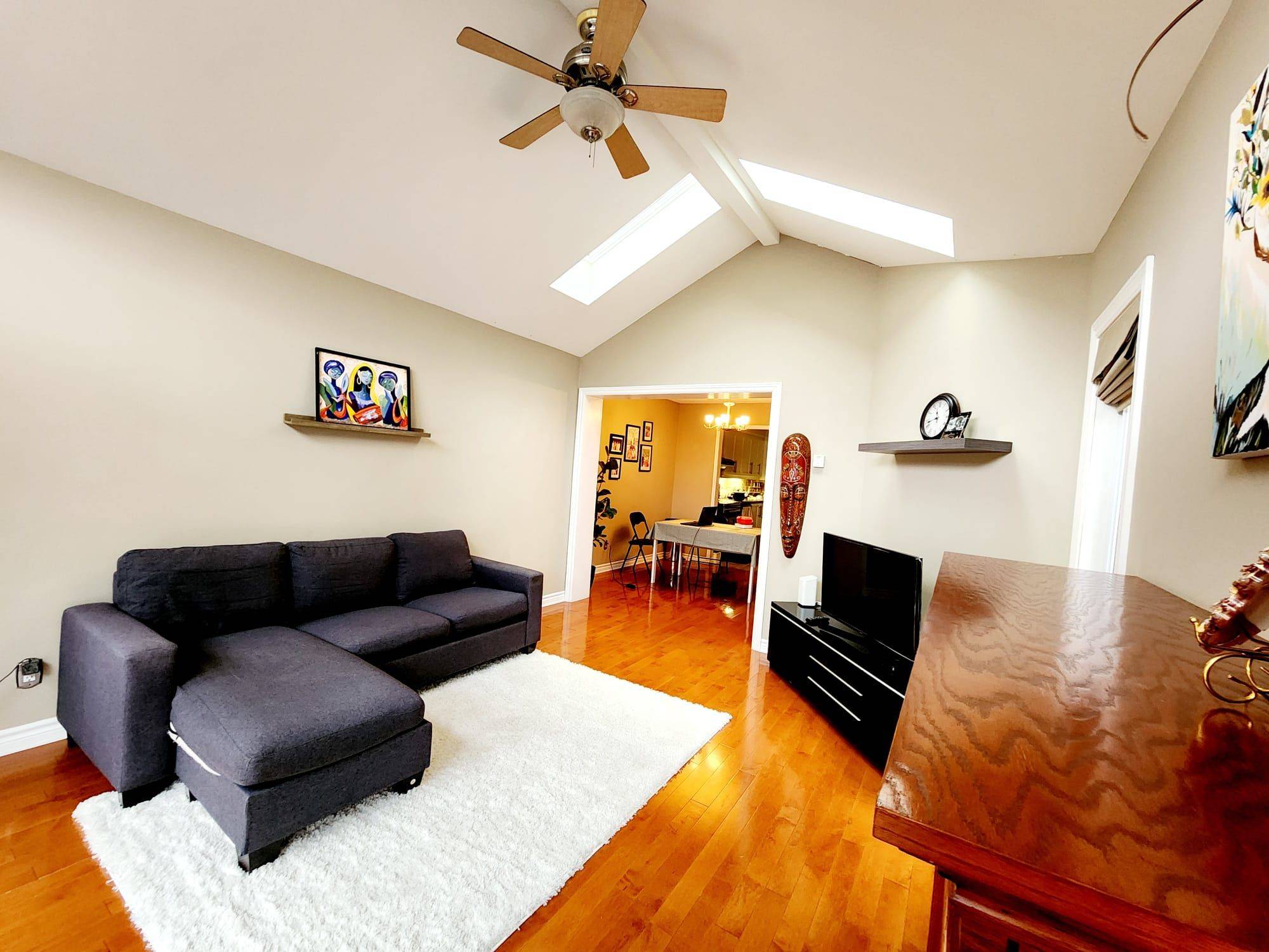 Mississauga, ON L5N 5C3,7275 Corrine CRES