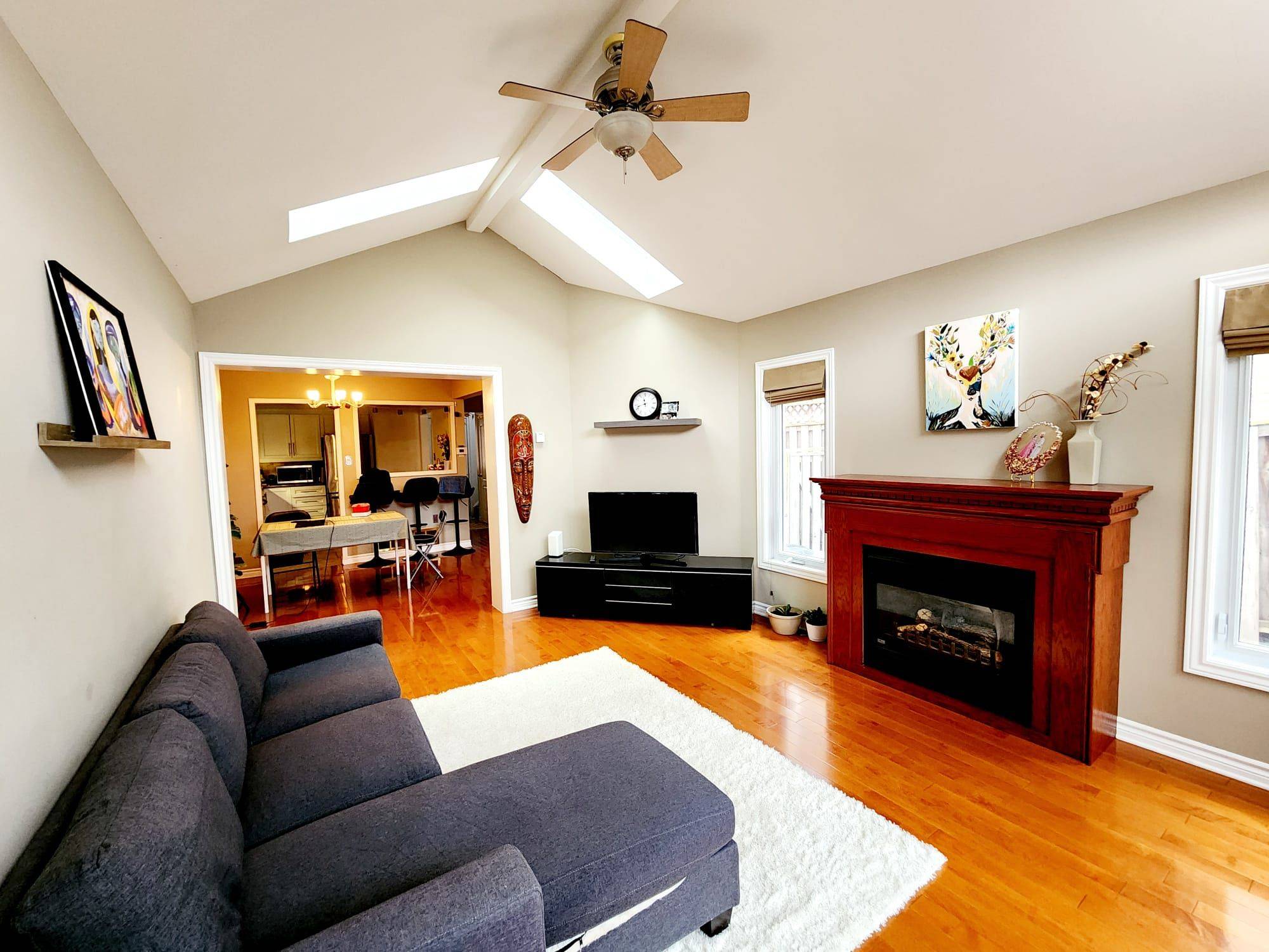 Mississauga, ON L5N 5C3,7275 Corrine CRES