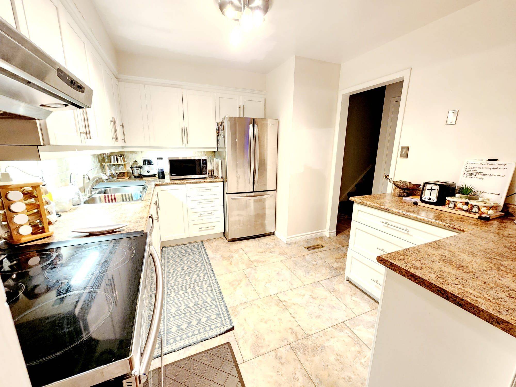 Mississauga, ON L5N 5C3,7275 Corrine CRES