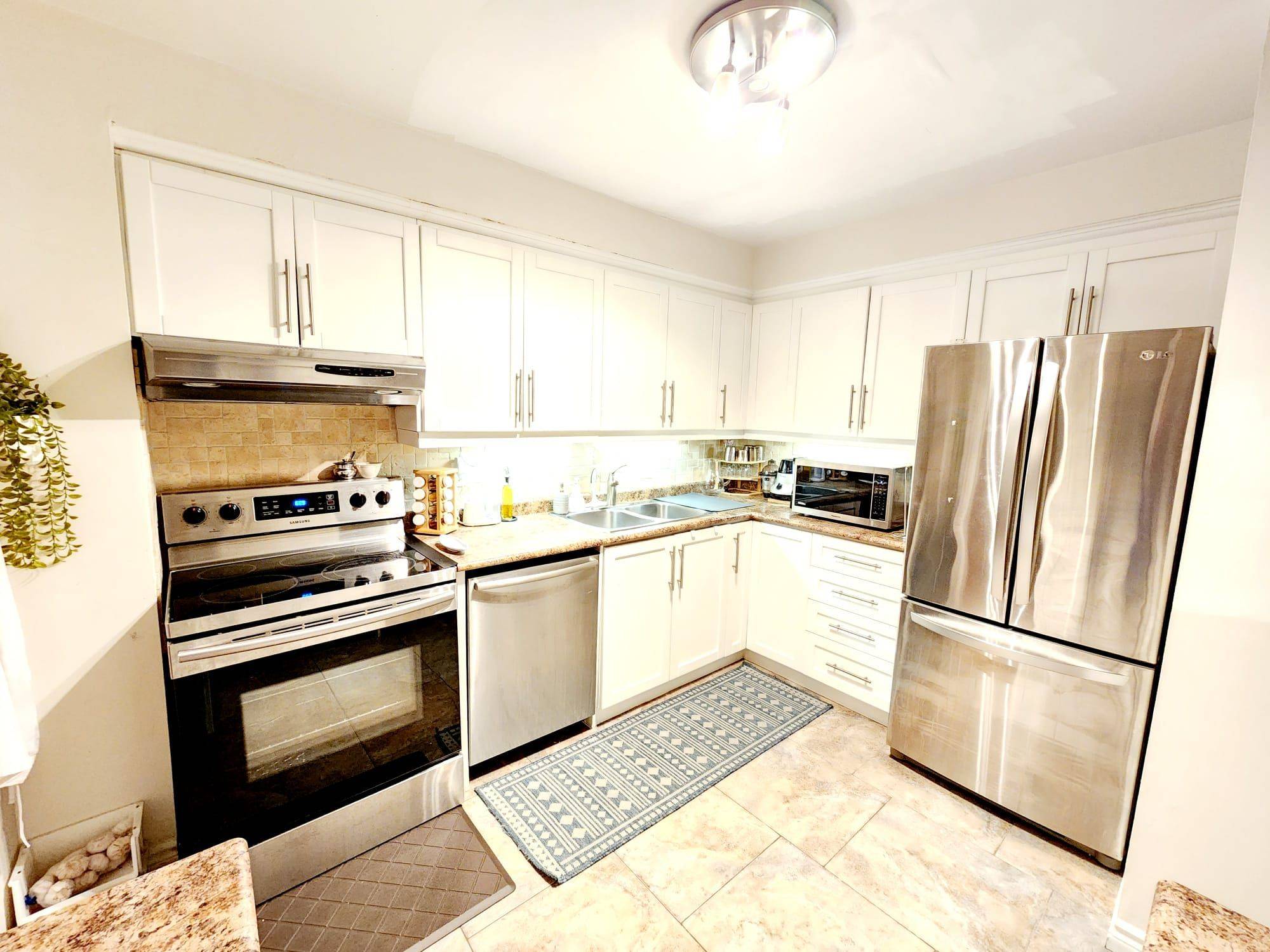 Mississauga, ON L5N 5C3,7275 Corrine CRES