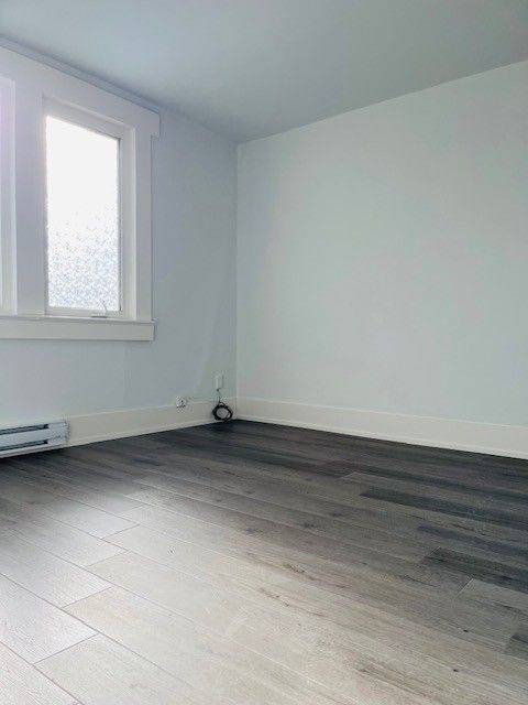 Toronto W06, ON M8V 1Y5,2961 Lakeshore BLVD W #4