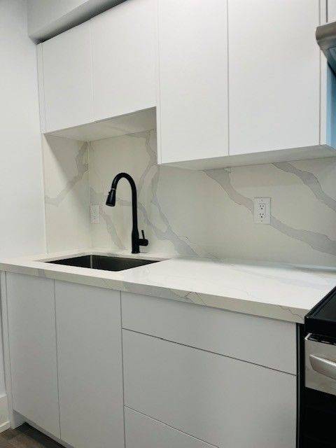 Toronto W06, ON M8V 1Y5,2961 Lakeshore BLVD W #4