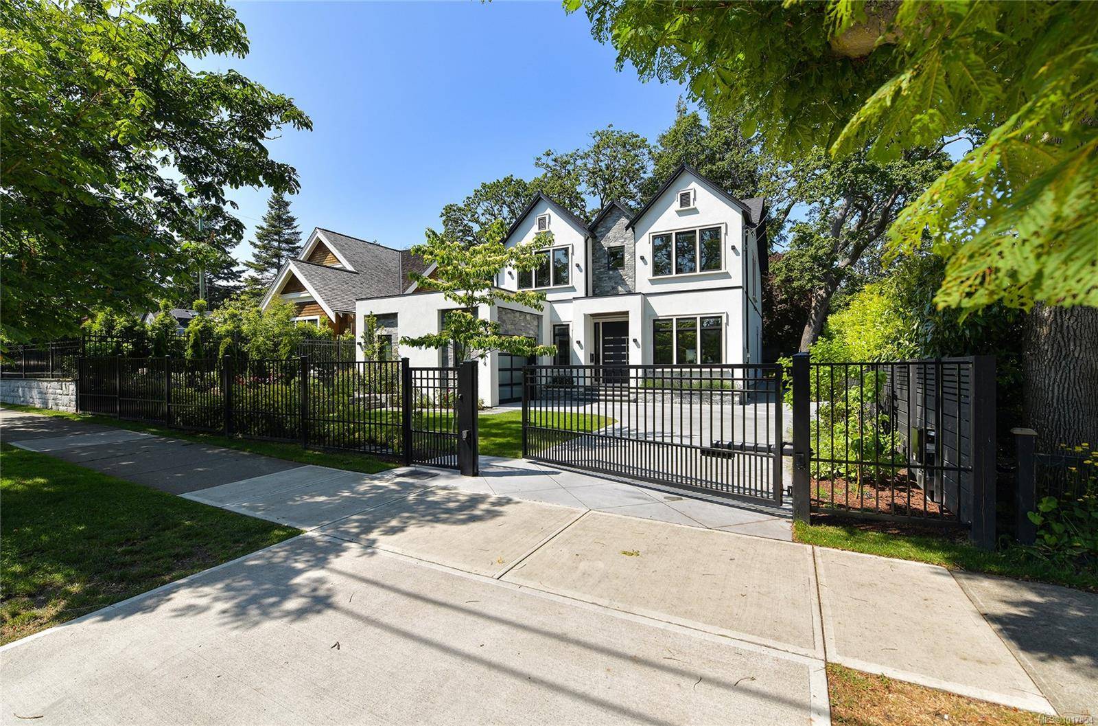 Oak Bay, BC V8S 3E3,2314 Windsor Rd