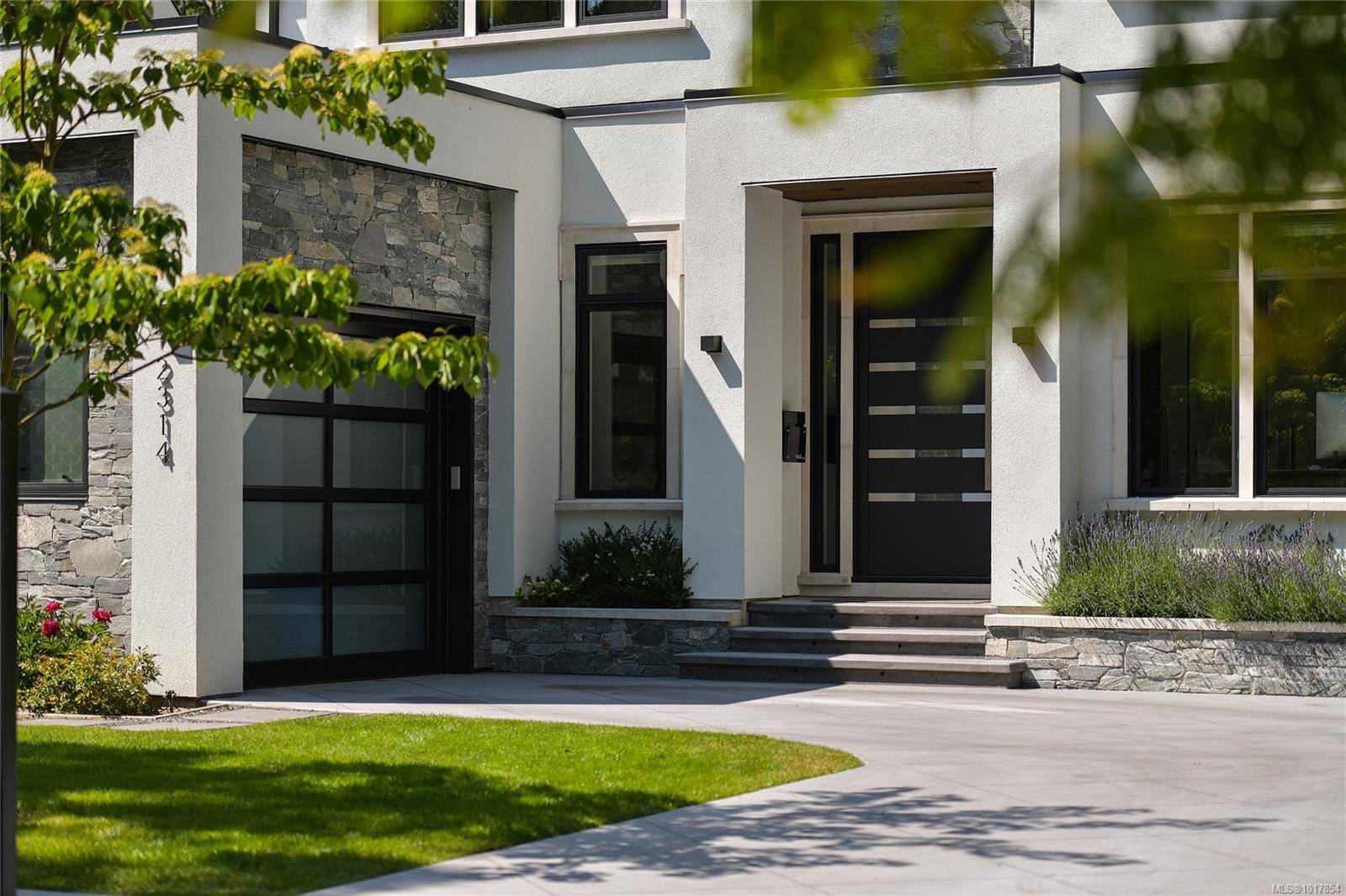 Oak Bay, BC V8S 3E3,2314 Windsor Rd