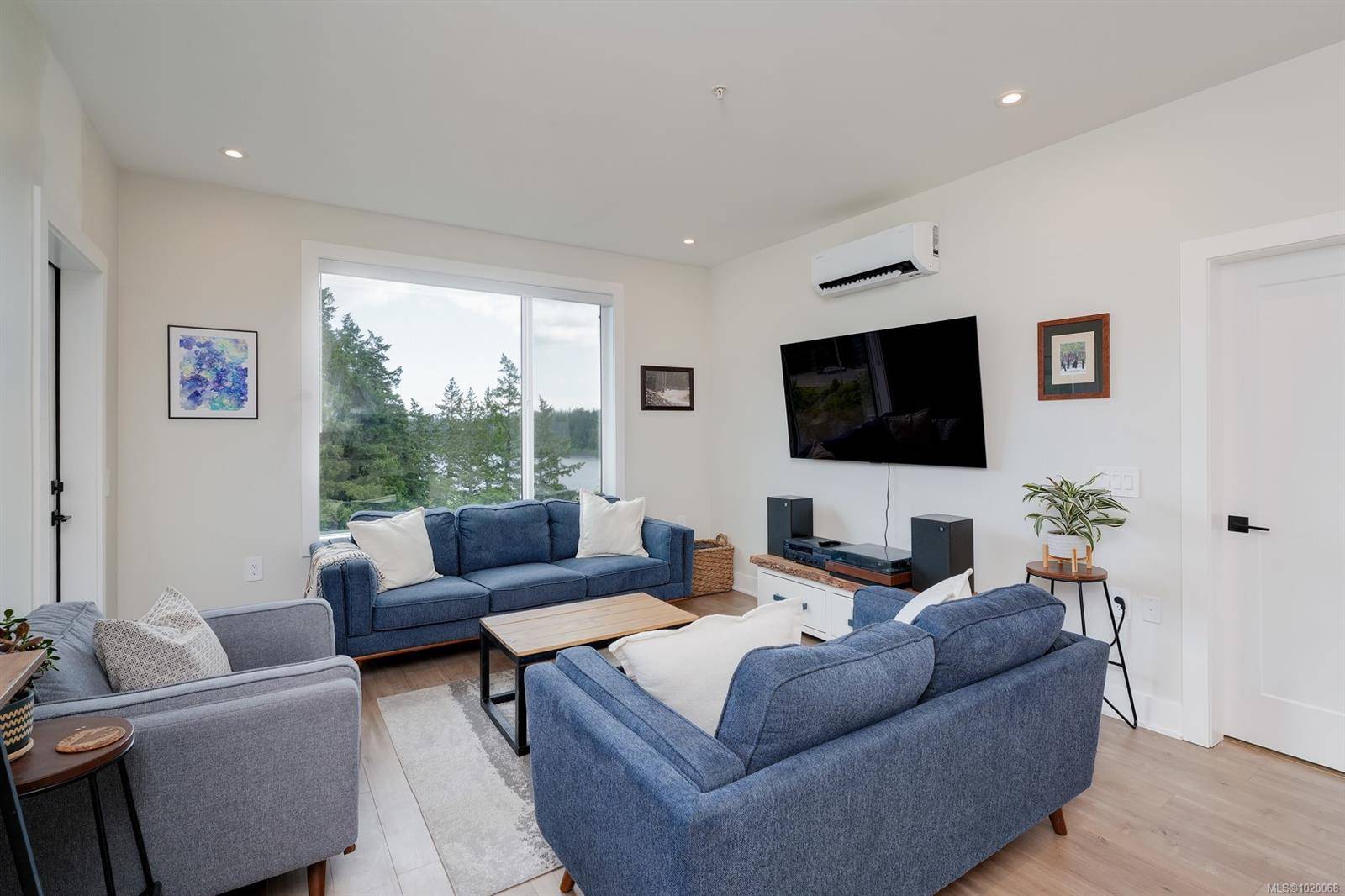 Langford, BC V9B 2W2,1361 Goldstream Ave #605