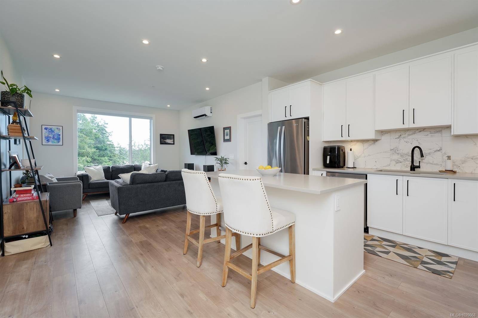 Langford, BC V9B 2W2,1361 Goldstream Ave #605