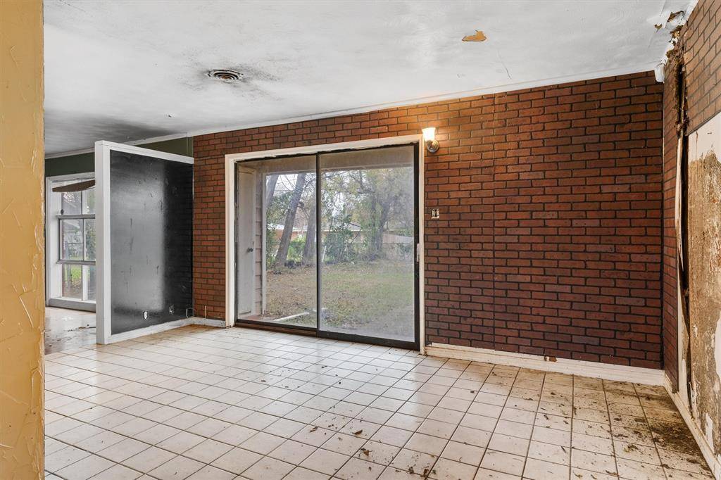 Arlington, TX 76010,1905 Reever Street