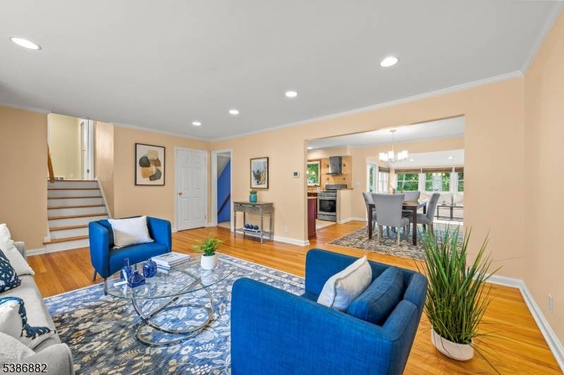 Livingston Twp., NJ 07039,18 Claremont Ave