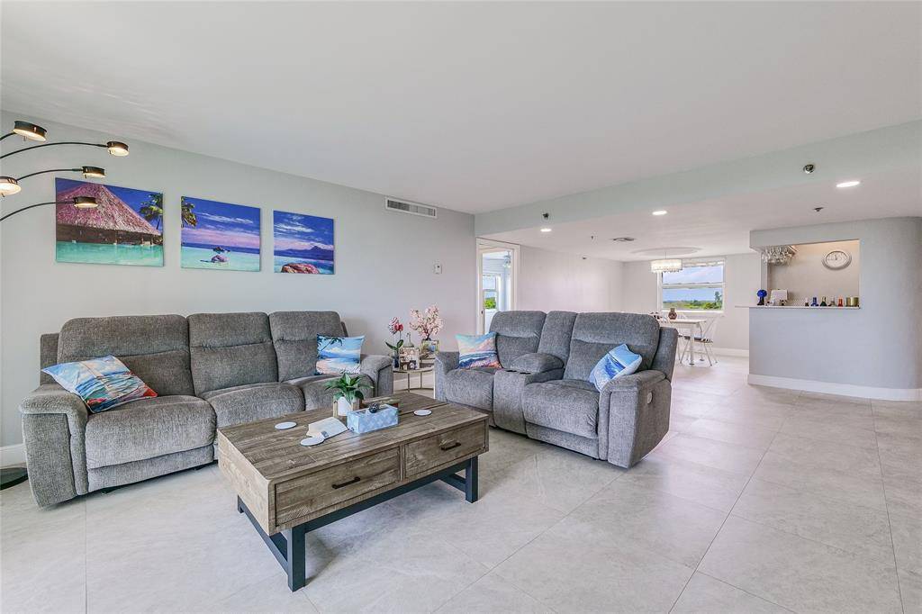 Lauderhill, FL 33319,3910 Inverrary Blvd #708-B