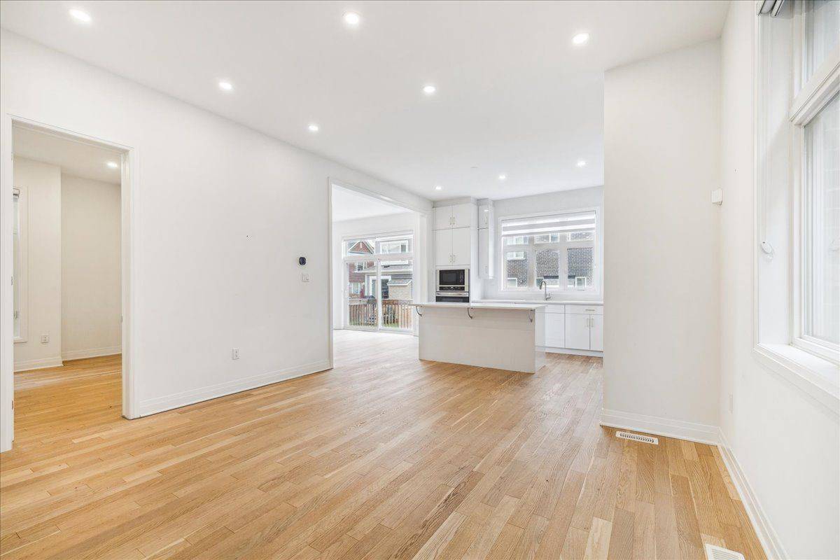 Milton, ON L9E 1P6,925 Hickory CRES