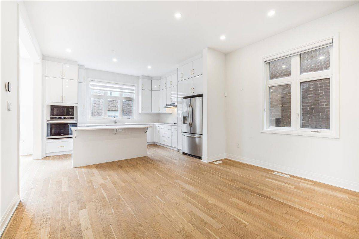 Milton, ON L9E 1P6,925 Hickory CRES