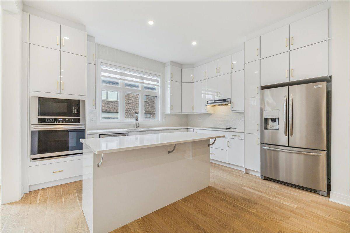 Milton, ON L9E 1P6,925 Hickory CRES