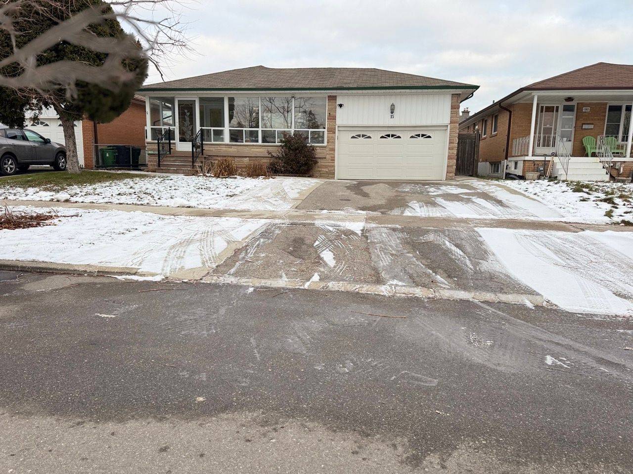 Toronto W10, ON M9V 3N6,15 Vange CRES