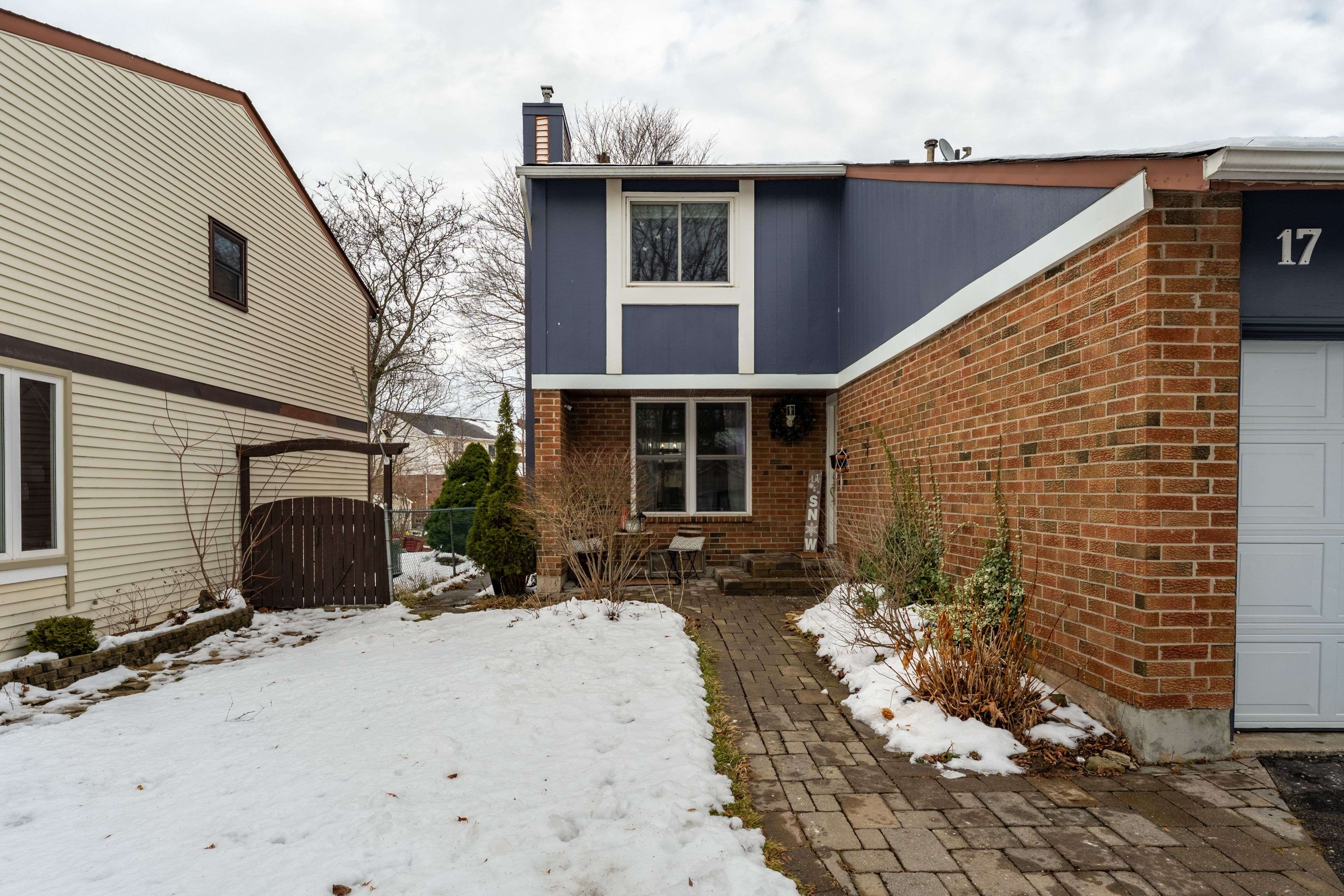 Hamilton, ON L9H 7E2,17 Glaceport AVE