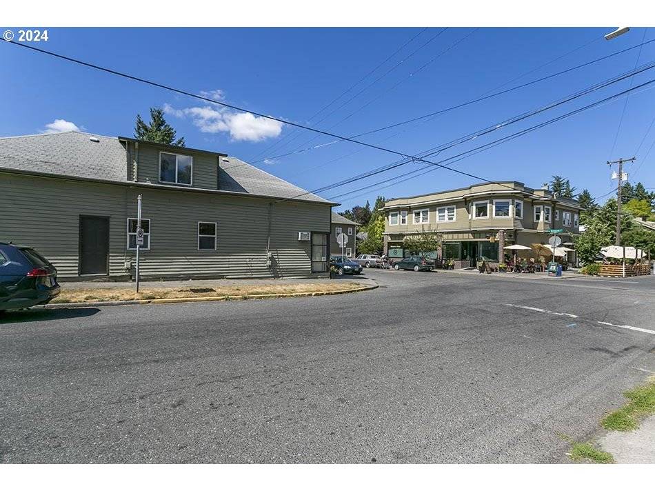 Portland, OR 97215,6838 SE BELMONT ST