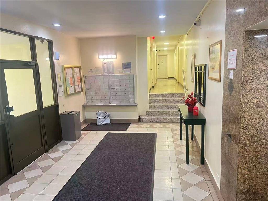 Hollis, NY 11423,88-30 182nd ST #3F