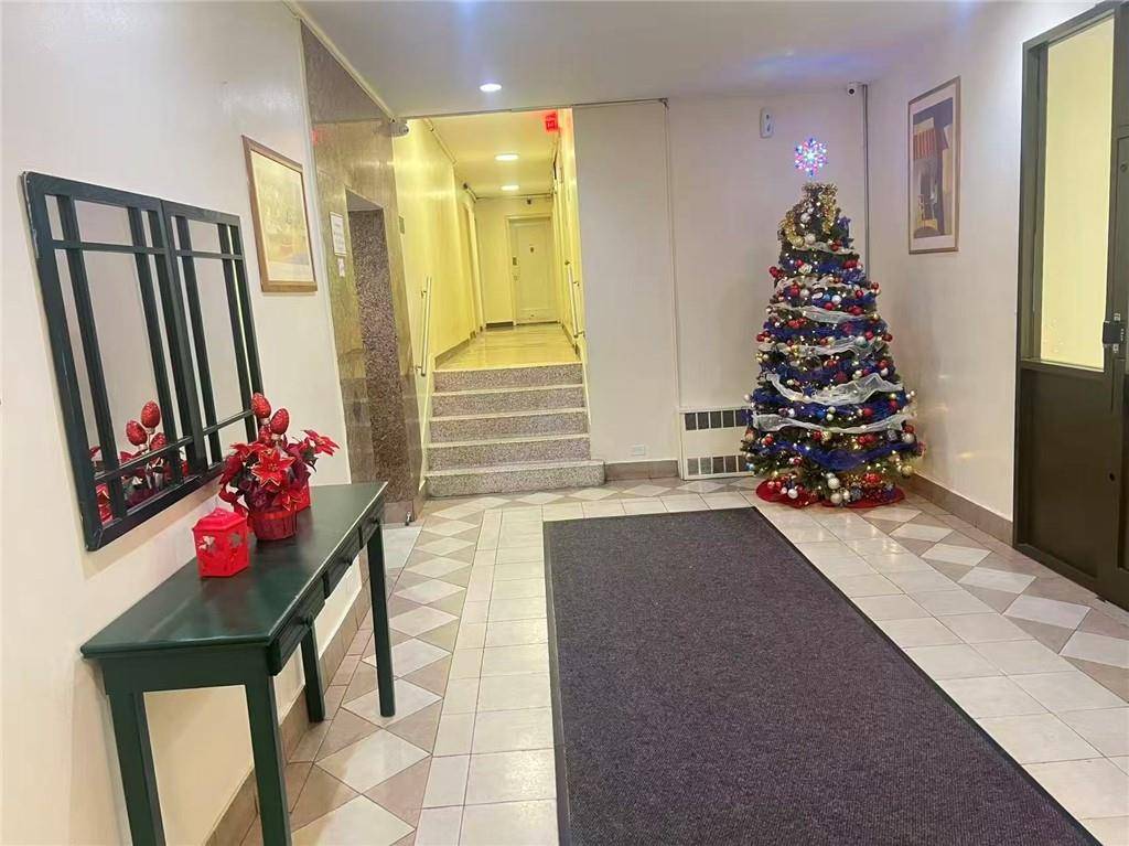 Hollis, NY 11423,88-30 182nd ST #3F