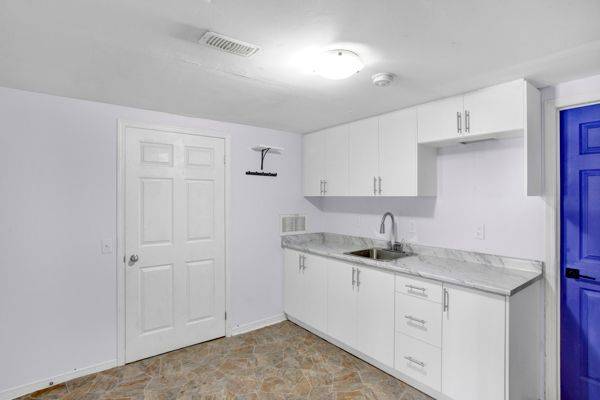 Oshawa, ON L1H 0B7,58 Avenue ST #Lower