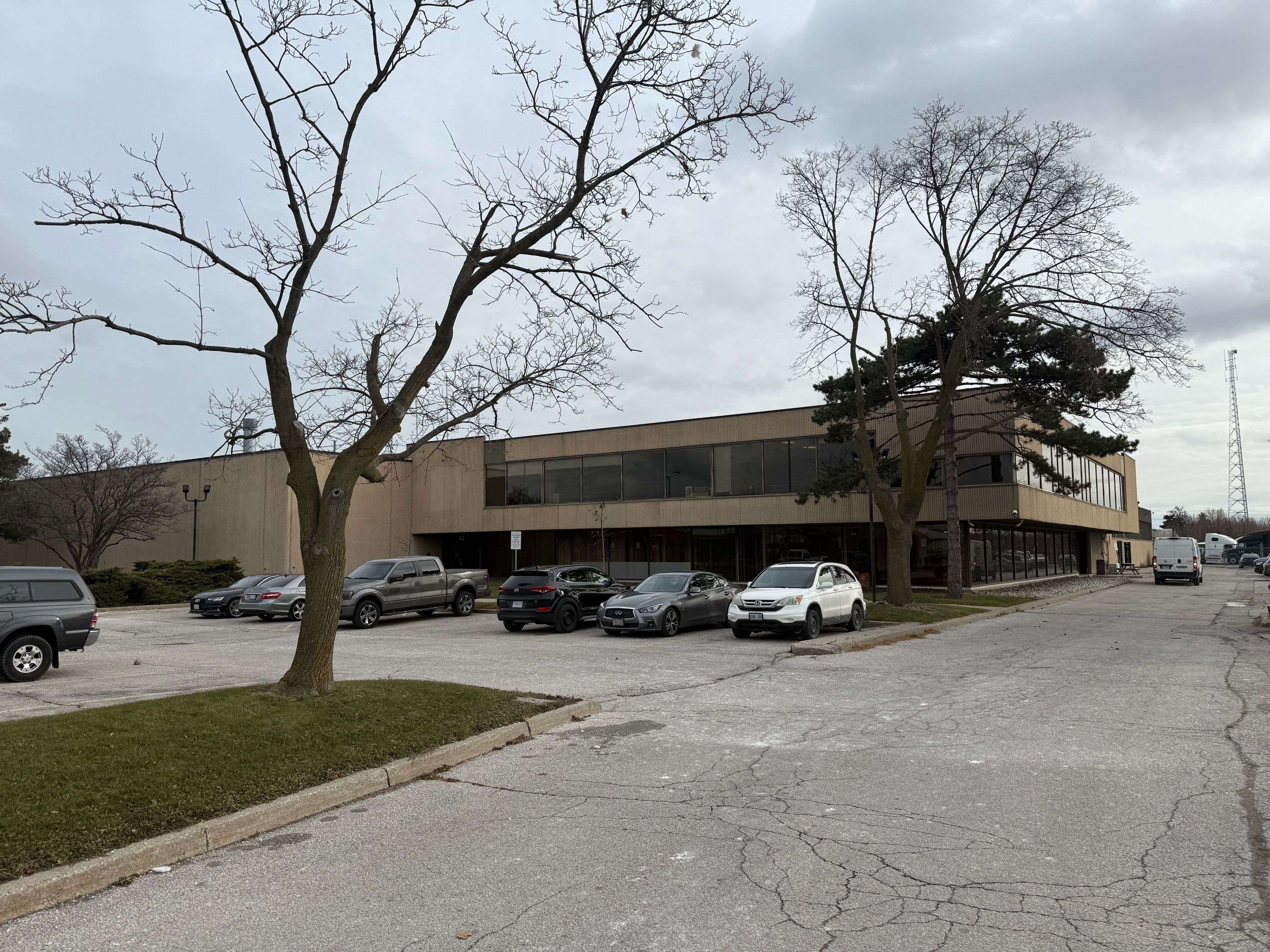 Toronto W06, ON M8Z 5S7,43 Goldthorne AVE #209