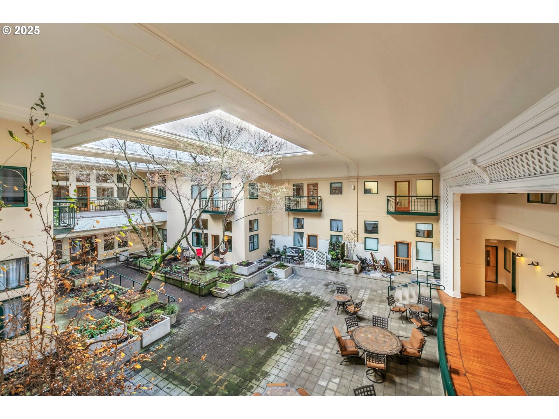 Eugene, OR 97402,650 W 12TH AVE #211