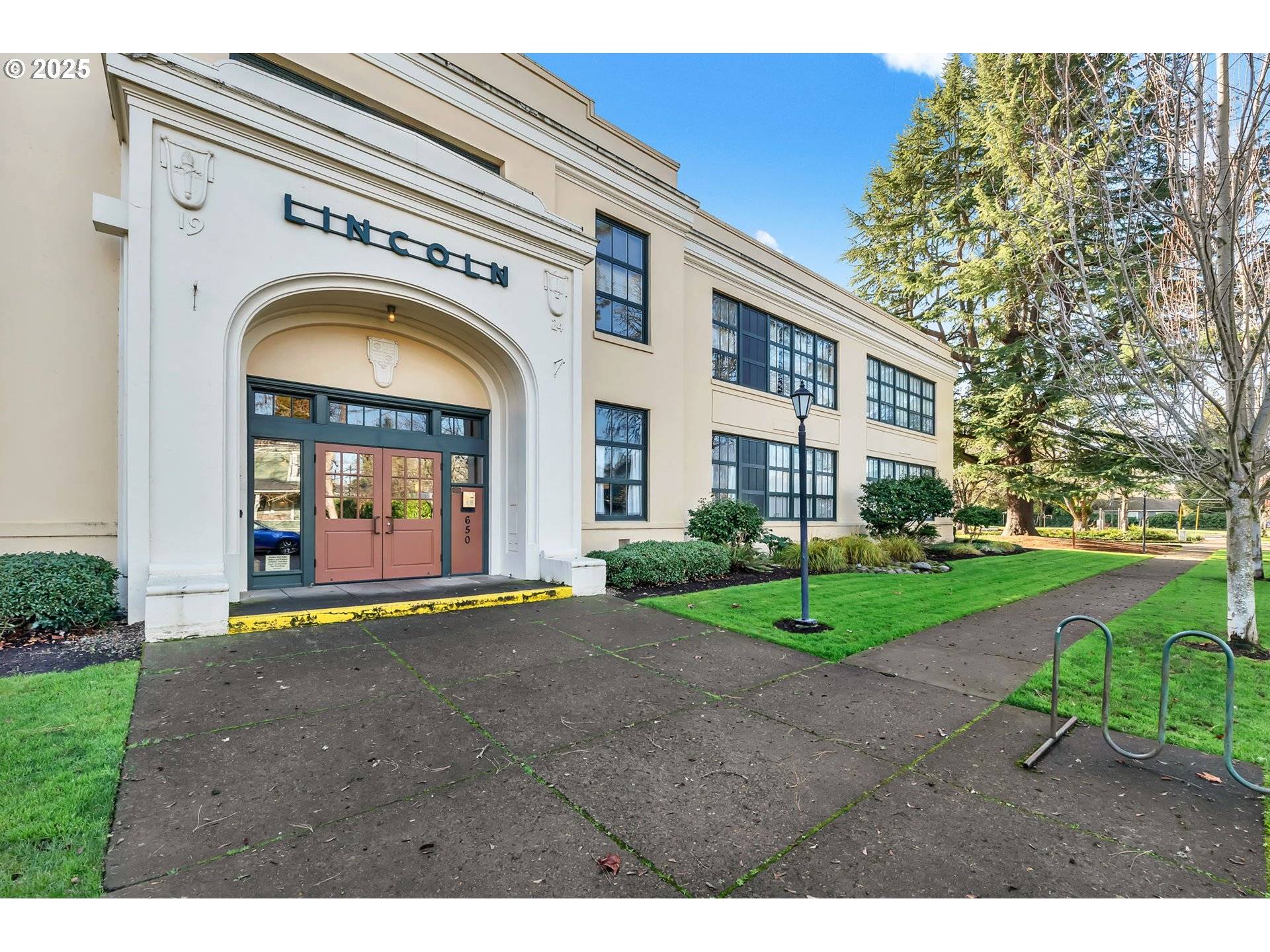 Eugene, OR 97402,650 W 12TH AVE #211