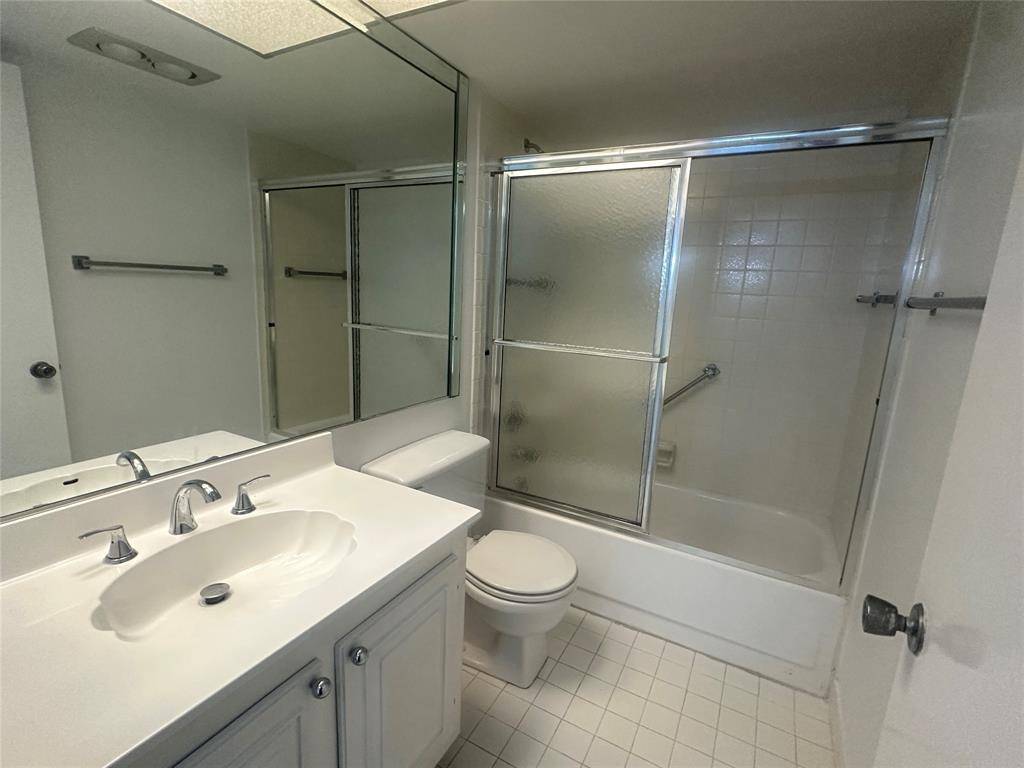 Coconut Creek, FL 33066,2701 Nassau Bnd #B2