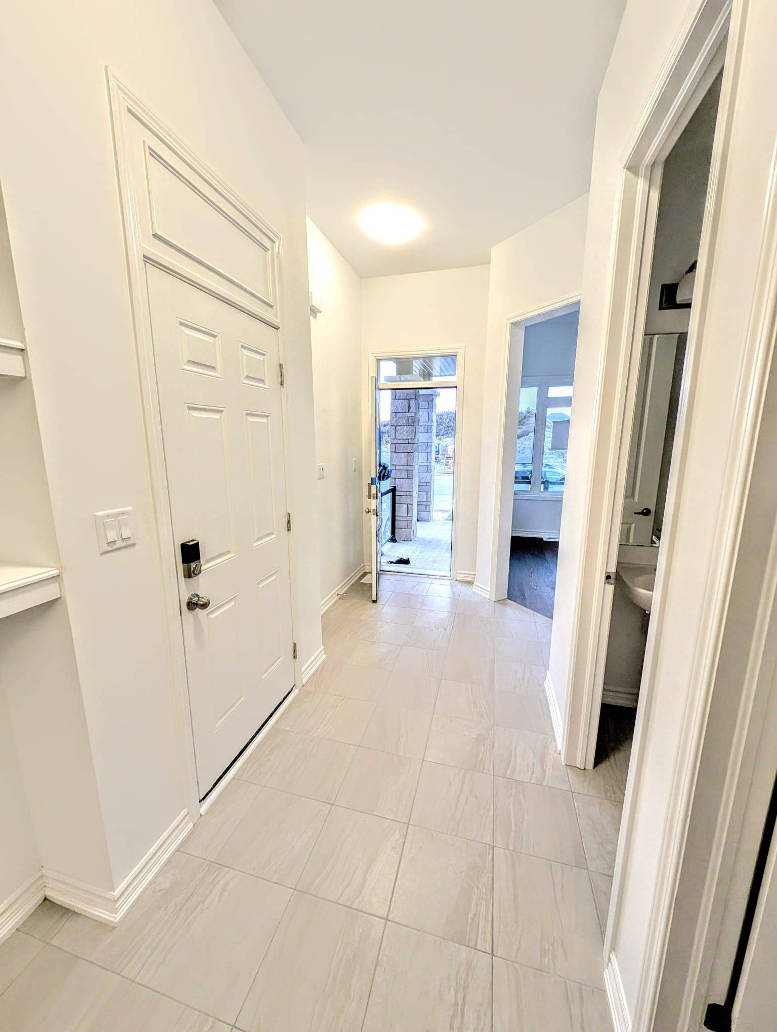 Barrie, ON L8J 0Y5,352 Madelaine DR