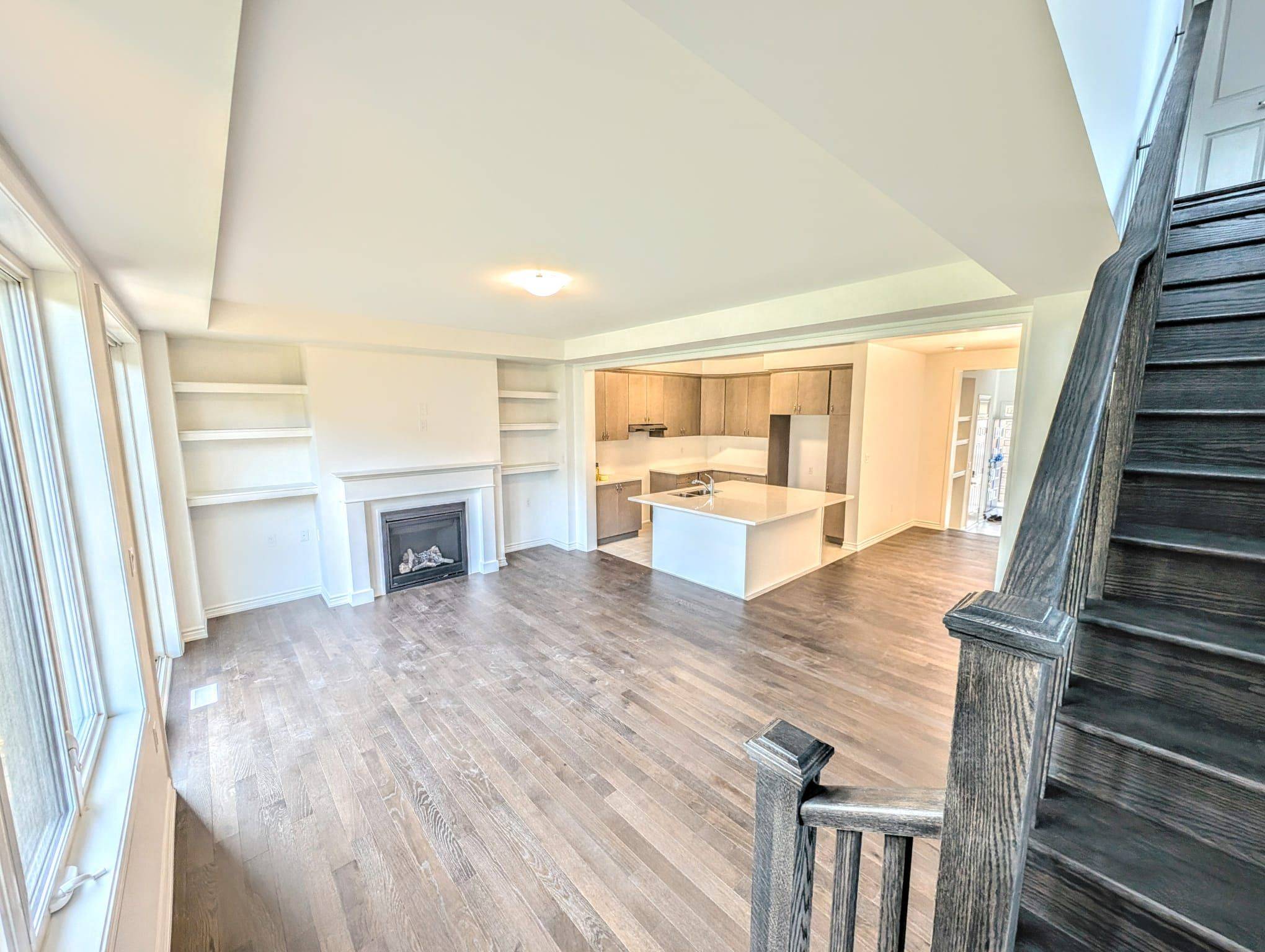 Barrie, ON L8J 0Y5,352 Madelaine DR